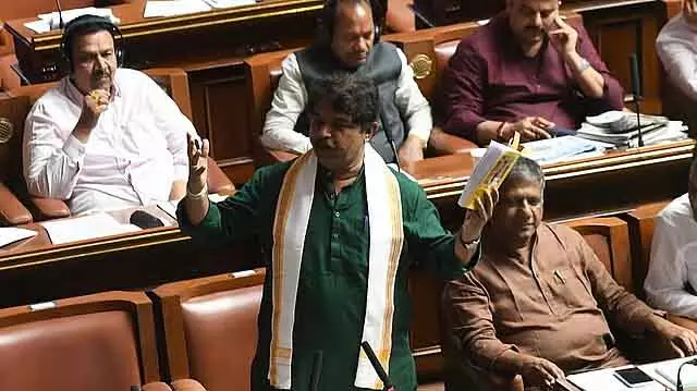 1998-2025 तक कर्नाटक के मुख्यमंत्रियों में सबसे ज़्यादा कर्ज़ सिद्धारमैया पर है: R. Ashoka 1998-2025 तक कर्नाटक के मुख्यमंत्रियों में सबसे ज़्यादा कर्ज़ सिद्धारमैया पर है: R. Ashoka