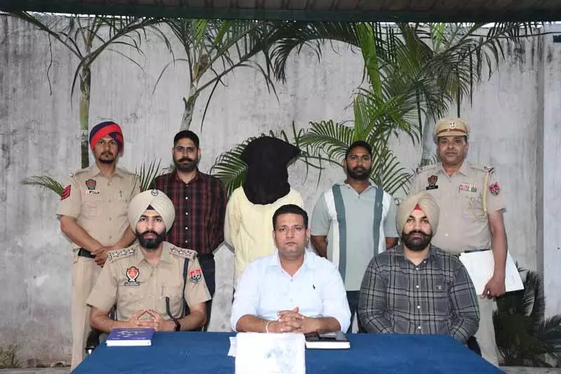 Ludhiana: अवैध हथियार और कारतूस के साथ एक व्यक्ति गिरफ्तार Ludhiana: अवैध हथियार और कारतूस के साथ एक व्यक्ति गिरफ्तार