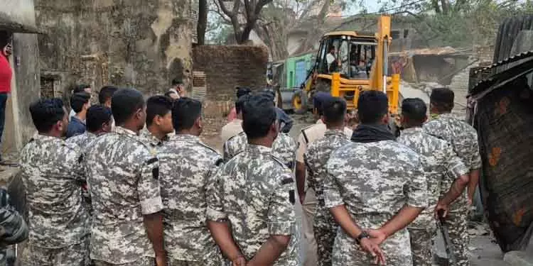 ड्रग्स के धंधे पर कार्रवाई: पुलिस ने Bargarh में अड्डा ध्वस्त किया ड्रग्स के धंधे पर कार्रवाई: पुलिस ने Bargarh में अड्डा ध्वस्त किया