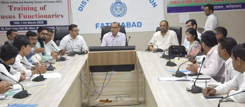 Fatehabad के डीसी ने अधिकारियों से सही और समय पर जनगणना सुनिश्चित करने का आग्रह किया Fatehabad के डीसी ने अधिकारियों से सही और समय पर जनगणना सुनिश्चित करने का आग्रह किया