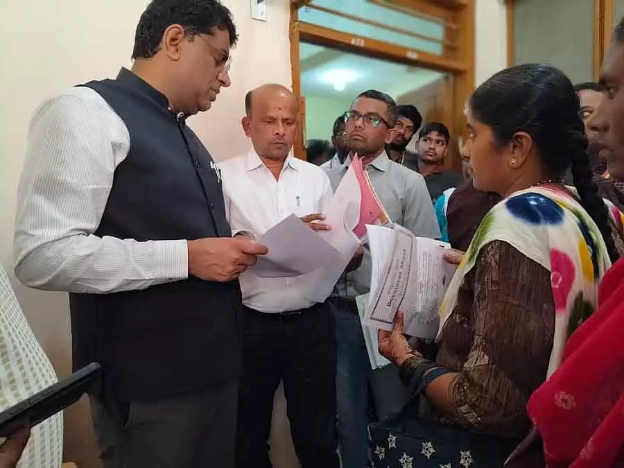 Gauribidanur : योग्य लोगों को जल्द ही परमानेंट टाइटल डीड दी जाएंगी-जी प्रभु Gauribidanur : योग्य लोगों को जल्द ही परमानेंट टाइटल डीड दी जाएंगी-जी प्रभु