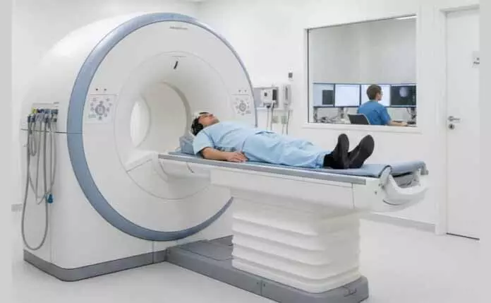अस्पतालों में खराब MRI, CT स्कैन मशीनों को लेकर DB ने सख्ती दिखाई अस्पतालों में खराब MRI, CT स्कैन मशीनों को लेकर DB ने सख्ती दिखाई