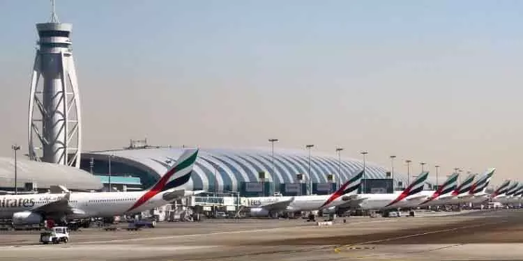 Dubai एयरपोर्ट के पास ईरानी ड्रोन से हमला, 4 घायल Dubai एयरपोर्ट के पास ईरानी ड्रोन से हमला, 4 घायल