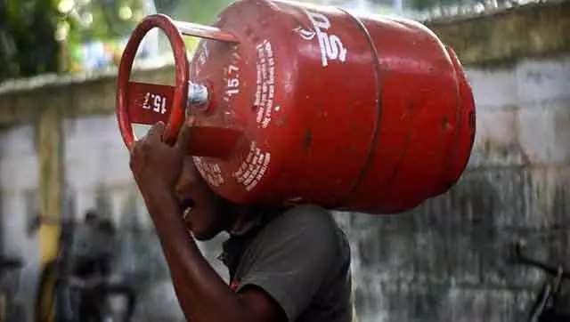 बेंगलुरु में घरेलू LPG की कमी: बुकिंग नंबर बंद; बढ़ी चिंता बेंगलुरु में घरेलू LPG की कमी: बुकिंग नंबर बंद; बढ़ी चिंता