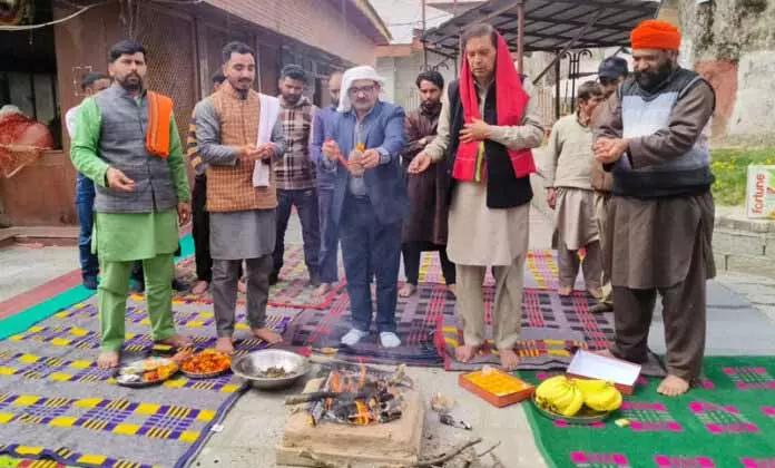 डीटी ने हवन किया, Dr Karan Singh के लंबे और स्वस्थ जीवन के लिए प्रार्थना की डीटी ने हवन किया, Dr Karan Singh के लंबे और स्वस्थ जीवन के लिए प्रार्थना की