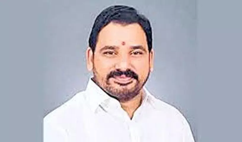 Telangana के स्पीकर ने राज्यसभा केथिरेड्डी वासुदेव रेड्डी को दफनाया Telangana के स्पीकर ने राज्यसभा केथिरेड्डी वासुदेव रेड्डी को दफनाया