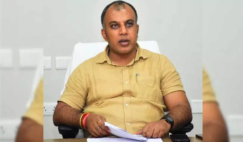 अधिकारियों ने Jangaon Collectorate के सामने से वनिता टी स्टॉल हटाया अधिकारियों ने Jangaon Collectorate के सामने से वनिता टी स्टॉल हटाया