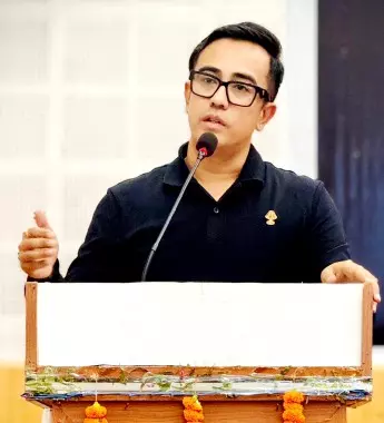 Sikkim : चौथे स्तंभ को मजबूत करना, उसकी आवाज़ को आकार देना नहीं Sikkim : चौथे स्तंभ को मजबूत करना, उसकी आवाज़ को आकार देना नहीं