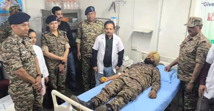 137 बटालियन CRPF ने रक्तदान शिविर का आयोजन किया 137 बटालियन CRPF ने रक्तदान शिविर का आयोजन किया