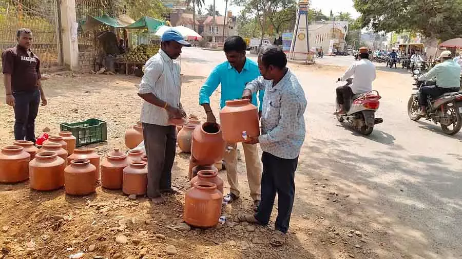 चाय और कॉफी से बचें और ज़्यादा पानी पिएं: Deputy Commissioner चाय और कॉफी से बचें और ज़्यादा पानी पिएं: Deputy Commissioner