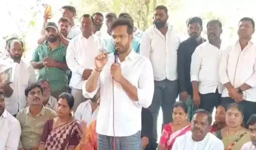 Patlolla Kartik Reddy: गरीबों को जबरन बेदखल करने में कोई भी अधिकारी सुरक्षित नहीं Patlolla Kartik Reddy: गरीबों को जबरन बेदखल करने में कोई भी अधिकारी सुरक्षित नहीं