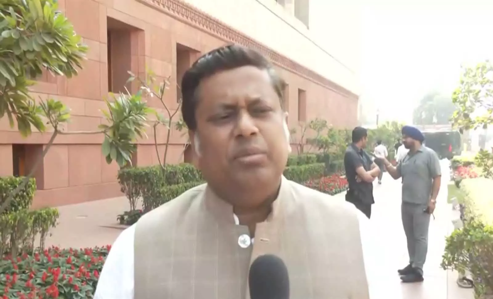अगर आपको ECI पर भरोसा नहीं है, तो पाकिस्तान या बांग्लादेश में चुनाव लड़ें: सुकांत मजूमदार का TMC पर तंज अगर आपको ECI पर भरोसा नहीं है, तो पाकिस्तान या बांग्लादेश में चुनाव लड़ें: सुकांत मजूमदार का TMC पर तंज