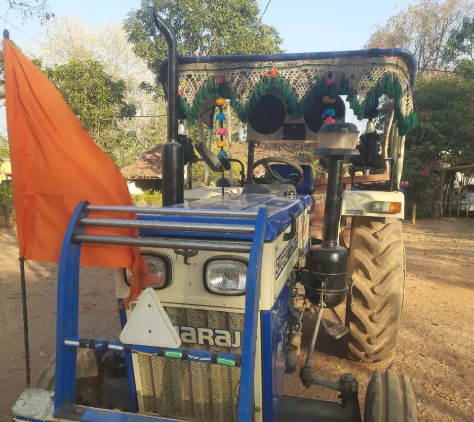 वन तस्करों पर बड़ी कार्रवाई, अवैध लकड़ी से भरा ट्रैक्टर जब्त वन तस्करों पर बड़ी कार्रवाई, अवैध लकड़ी से भरा ट्रैक्टर जब्त