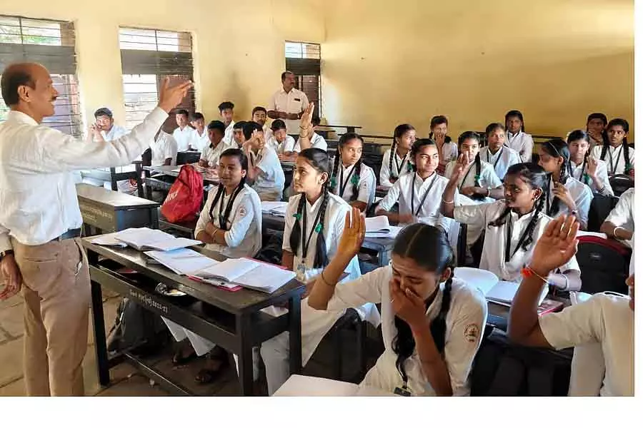 टीचर्स और एल्युमनाई का काम तारीफ़ के काबिल है: Ashok Basanwara टीचर्स और एल्युमनाई का काम तारीफ़ के काबिल है: Ashok Basanwara