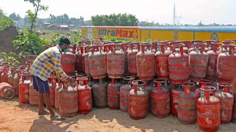 Indane LPG रिफिल बुकिंग सिस्टम 8-10 बार कॉल बढ़ने के बाद क्रैश हो गया Indane LPG रिफिल बुकिंग सिस्टम 8-10 बार कॉल बढ़ने के बाद क्रैश हो गया