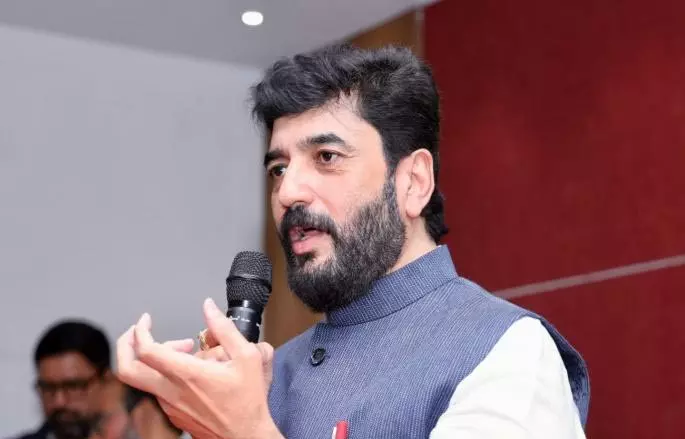 कमर्शियल गैस बंद, घरेलू LPG को प्राथमिकता: मुरलीधर मोहोल कमर्शियल गैस बंद, घरेलू LPG को प्राथमिकता: मुरलीधर मोहोल