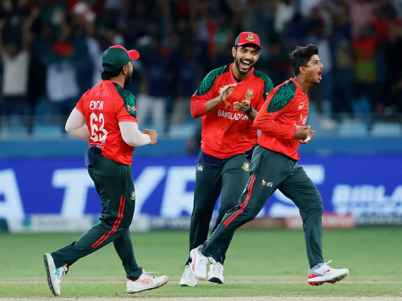 नाहिद राणा के पांच विकेट की मदद से Bangladesh ने पहले वनडे में पाकिस्तान को आठ विकेट से हराया नाहिद राणा के पांच विकेट की मदद से Bangladesh ने पहले वनडे में पाकिस्तान को आठ विकेट से हराया