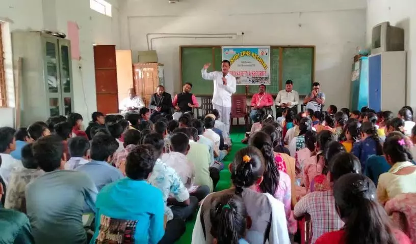 तादुरी श्रीनिवास आचार्य ने स्टूडेंट्स के लिए Self-Confidence के महत्व पर ज़ोर दिया तादुरी श्रीनिवास आचार्य ने स्टूडेंट्स के लिए Self-Confidence के महत्व पर ज़ोर दिया
