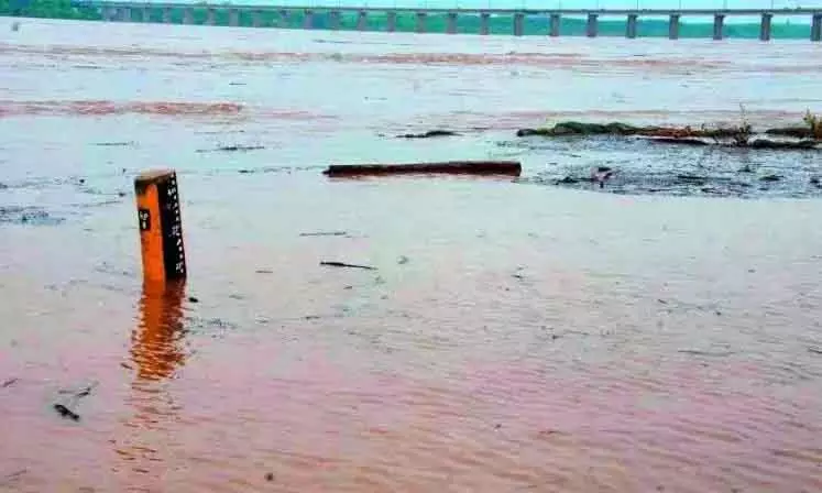 Mancherial में बाढ़ रोकने के लिए 264 करोड़ का रिटेनिंग वॉल प्रोजेक्ट शुरू Mancherial में बाढ़ रोकने के लिए 264 करोड़ का रिटेनिंग वॉल प्रोजेक्ट शुरू