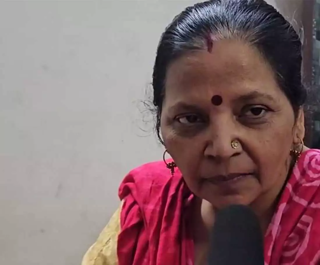 Bareilly में ब्रेन-डेड घोषित महिला के पति ने कहा, जब हमारी कार गड्ढे में घुसी, तो उसकी सांस फूलने लगी Bareilly में ब्रेन-डेड घोषित महिला के पति ने कहा, जब हमारी कार गड्ढे में घुसी, तो उसकी सांस फूलने लगी