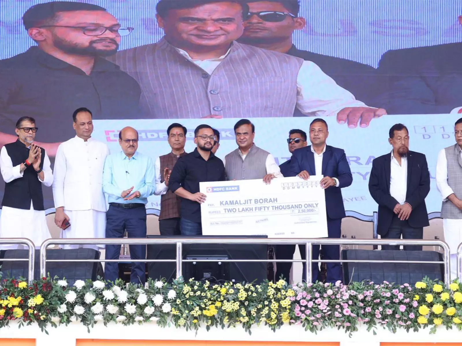 असम के CM सरमा ने आत्मनिर्भर असम अभियान 1.0 के तहत फंड की दूसरी किश्त बांटी असम के CM सरमा ने आत्मनिर्भर असम अभियान 1.0 के तहत फंड की दूसरी किश्त बांटी