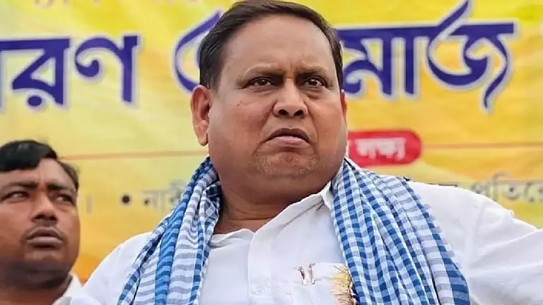 Humayun Kabir की पत्नी को वेटलैंड पर घर बनाने के लिए पुलिस स्टेशन बुलाया गया Humayun Kabir की पत्नी को वेटलैंड पर घर बनाने के लिए पुलिस स्टेशन बुलाया गया