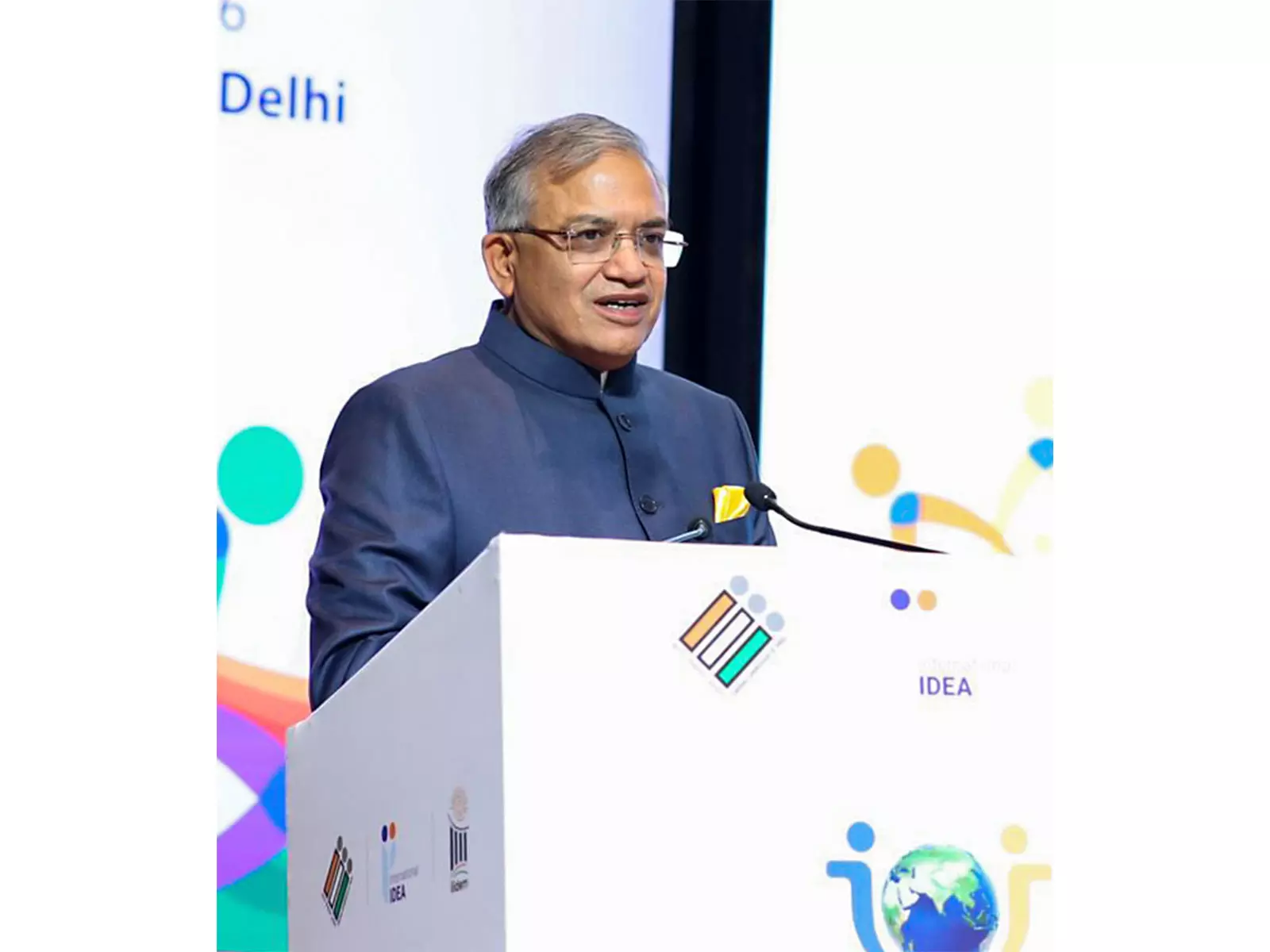 विपक्ष ने CEC ज्ञानेश कुमार के खिलाफ महाभियोग प्रस्ताव पर हस्ताक्षर जुटाए विपक्ष ने CEC ज्ञानेश कुमार के खिलाफ महाभियोग प्रस्ताव पर हस्ताक्षर जुटाए