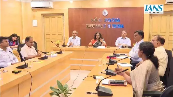 पेट्रोल और डीजल की आपूर्ति की समीक्षा के लिए मुख्य सचिव ने की बैठक पेट्रोल और डीजल की आपूर्ति की समीक्षा के लिए मुख्य सचिव ने की बैठक