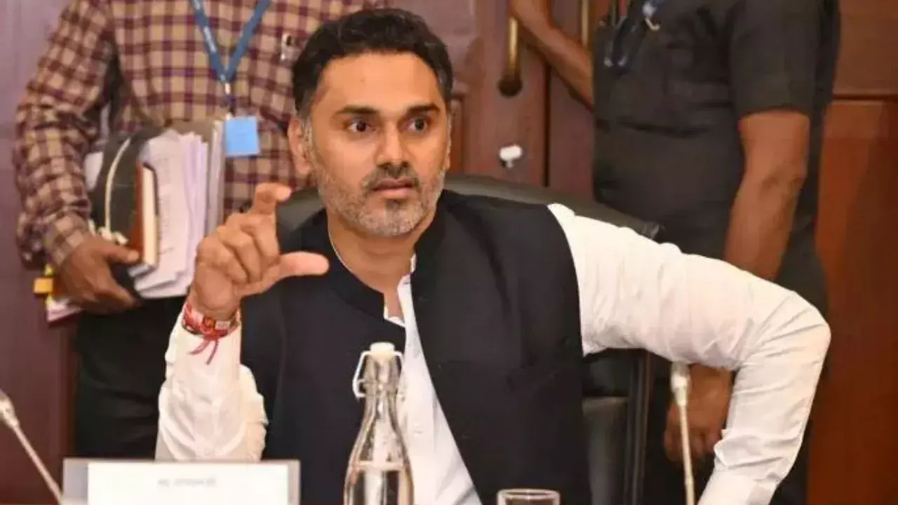 Mumbai: नशे के खिलाफ शून्य सहनशीलता नीति लागू: योगेश कदम Mumbai: नशे के खिलाफ शून्य सहनशीलता नीति लागू: योगेश कदम