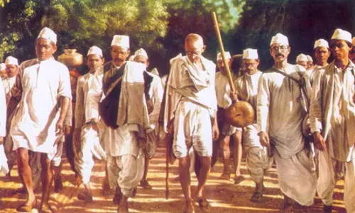 दांडी सत्याग्रह की वर्षगांठ पर अमित शाह समेत कई नेताओं ने महात्मा गांधी को किया याद