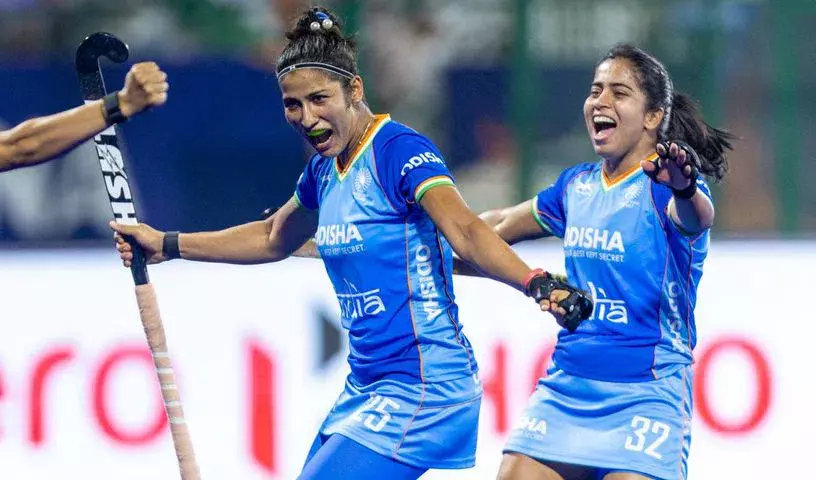 FIH Qualifiers: भारत ने वेल्स के खिलाफ बड़ी जीत दर्ज की, सेमीफाइनल में पहुंचा FIH Qualifiers: भारत ने वेल्स के खिलाफ बड़ी जीत दर्ज की, सेमीफाइनल में पहुंचा