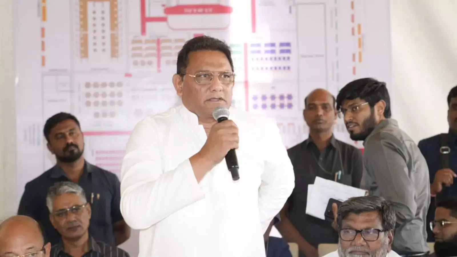 Azharuddin ने हैदराबाद में दावत-ए-इफ्तार के इंतज़ामों का जायज़ा लिया Azharuddin ने हैदराबाद में दावत-ए-इफ्तार के इंतज़ामों का जायज़ा लिया