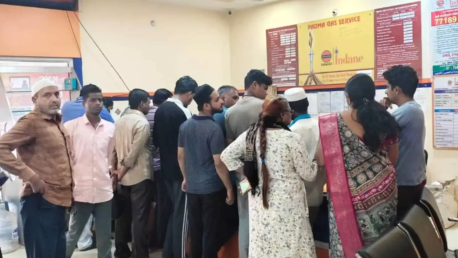 LPG की कमी की अफवाहों से Hyderabad में लोगों में घबराहट में बुकिंग शुरू
