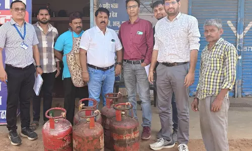 होटल और ढाबों से 29 घरेलू गैस सिलेंडर जब्त होटल और ढाबों से 29 घरेलू गैस सिलेंडर जब्त