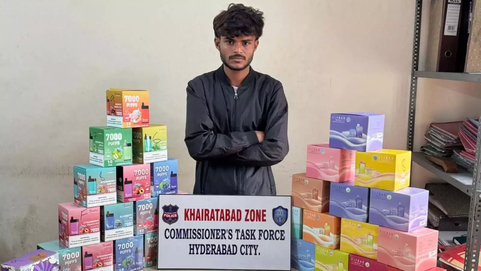 Hyderabad: ई-सिगरेट बेचने के आरोप में एक व्यक्ति गिरफ्तार, 8 लाख रुपये की प्रतिबंधित सामग्री जब्त