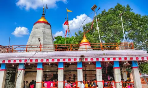 मिर्जापुर में गंगा तट पर बसा दिव्य धाम, जहां विराजती हैं मां विंध्यवासिनी मिर्जापुर में गंगा तट पर बसा दिव्य धाम, जहां विराजती हैं मां विंध्यवासिनी