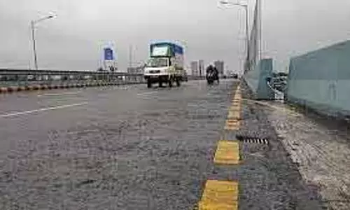 BMC ने मानसून से पहले परेल टीटी फ्लाईओवर पर आखिरी फेज की मरम्मत शुरू की BMC ने मानसून से पहले परेल टीटी फ्लाईओवर पर आखिरी फेज की मरम्मत शुरू की