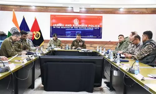 Srinagar: आईजीपी कश्मीर ने पुलिस कर्मियों से चर्चा कर तैयारियों का मूल्यांकन किया Srinagar: आईजीपी कश्मीर ने पुलिस कर्मियों से चर्चा कर तैयारियों का मूल्यांकन किया