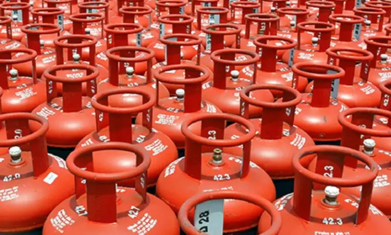 West Asia संघर्ष के बीच असम सरकार ने LPG और पेट्रोलियम सप्लाई की समीक्षा की