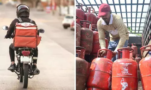 LPG की कमी से फ़ूड डिलीवरी ठप होने से गिग वर्कर्स भुखमरी का सामना कर रहे है LPG की कमी से फ़ूड डिलीवरी ठप होने से गिग वर्कर्स भुखमरी का सामना कर रहे है