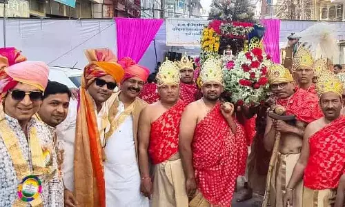 Indore : भगवान आदिनाथ के जन्मोत्सव पर पालकी यात्रा निकाली गई Indore : भगवान आदिनाथ के जन्मोत्सव पर पालकी यात्रा निकाली गई