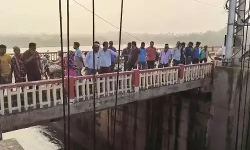 Odisha : कटक में बिरुपा बैराज के पास दो लापता युवक मृत मिले Odisha : कटक में बिरुपा बैराज के पास दो लापता युवक मृत मिले