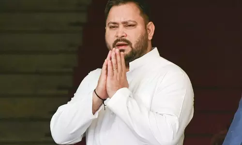 Bihar AIMIM प्रमुख ने तेजस्वी यादव से मुलाकात की, RS चुनाव से पहले लंबी बातचीत की Bihar AIMIM प्रमुख ने तेजस्वी यादव से मुलाकात की, RS चुनाव से पहले लंबी बातचीत की