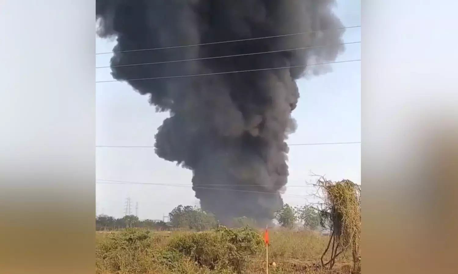 Amravati के पास एलएंडटी स्टॉक पॉइंट में आग लग गई Amravati के पास एलएंडटी स्टॉक पॉइंट में आग लग गई