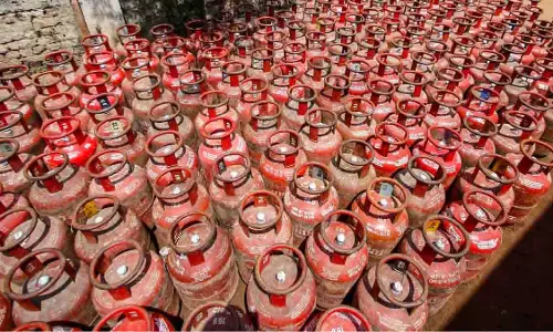 छत्तीसगढ़ विधानसभा से बड़ी खबर, LPG गैस किल्लत पर हंगामा छत्तीसगढ़ विधानसभा से बड़ी खबर, LPG गैस किल्लत पर हंगामा