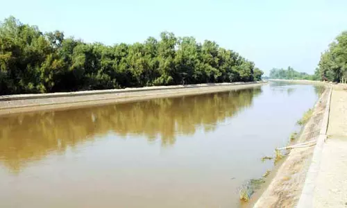 Jalandhar: डीसी ने अधिकारियों से नहरों और नालों की सफाई और गाद निकालने को कहा Jalandhar: डीसी ने अधिकारियों से नहरों और नालों की सफाई और गाद निकालने को कहा