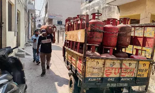 Nawanshahr, कपूरथला में एलपीजी, पेट्रोल की कोई कमी नहीं: प्रशासन Nawanshahr, कपूरथला में एलपीजी, पेट्रोल की कोई कमी नहीं: प्रशासन