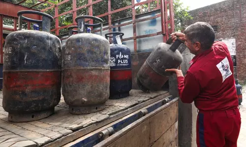 हरियाणा सरकार ने घरेलू LPG के गलत इस्तेमाल को रोकने के लिए सख्त जांच के आदेश दिए हरियाणा सरकार ने घरेलू LPG के गलत इस्तेमाल को रोकने के लिए सख्त जांच के आदेश दिए