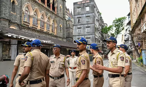मेट्रो, BSE, हाईकोर्ट और विधानभवन को मिली बम से उड़ाने की धमकी, पुलिस हाई अलर्ट पर मेट्रो, BSE, हाईकोर्ट और विधानभवन को मिली बम से उड़ाने की धमकी, पुलिस हाई अलर्ट पर