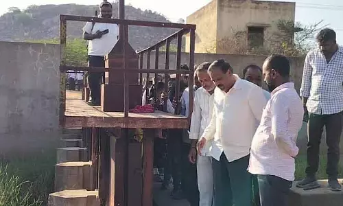 Gauribidanur : अलग-अलग कामों के लिए भूमि पूजा Gauribidanur : अलग-अलग कामों के लिए भूमि पूजा